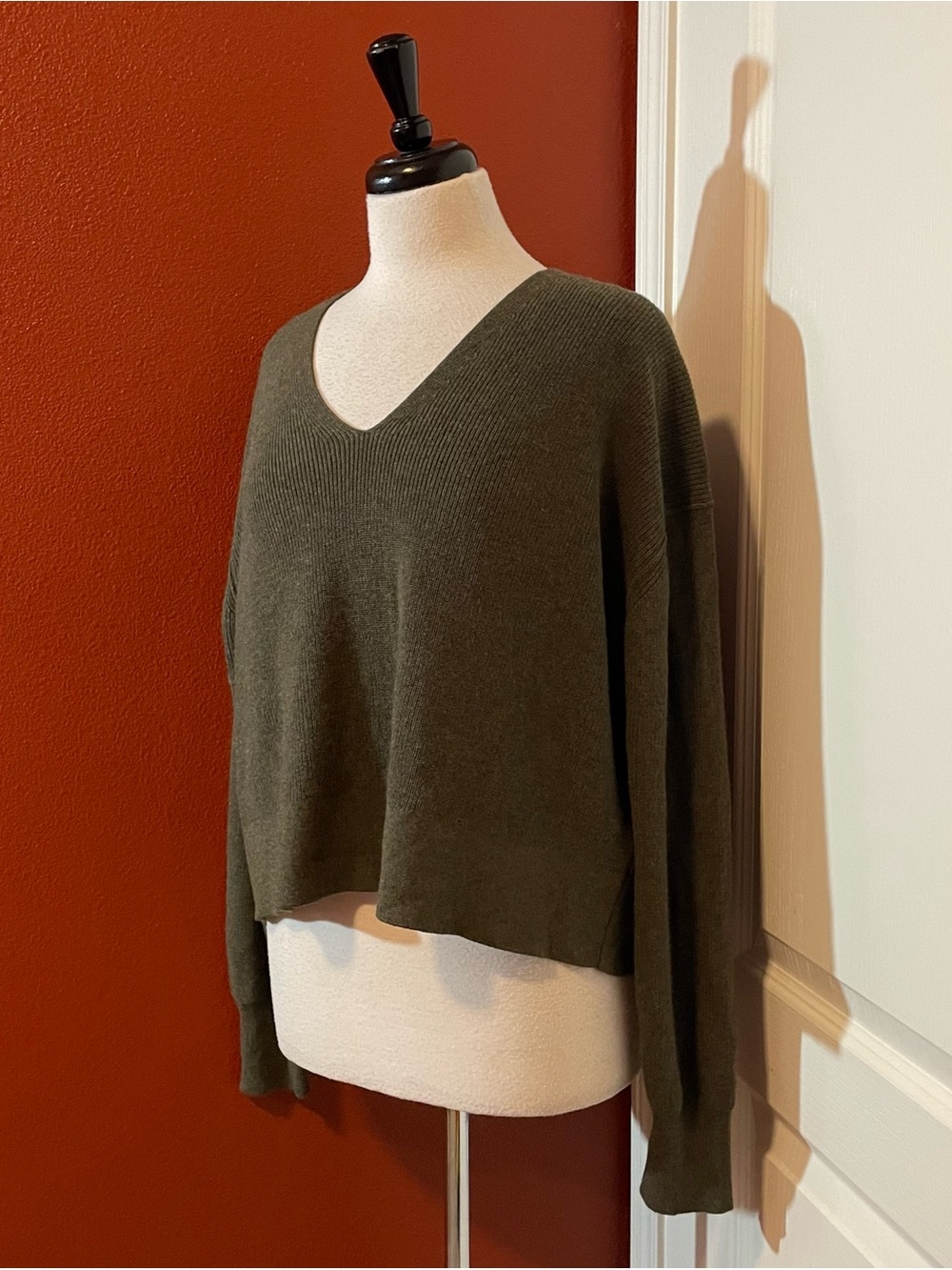 Helmut Lang Women’s Cashmere Blend Green V Neck Slouchy Thumbhole Sweater
